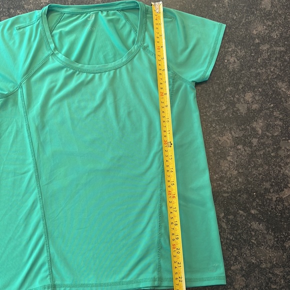 Joe Fresh - Green T-shirt workout top - Picture 4 of 4